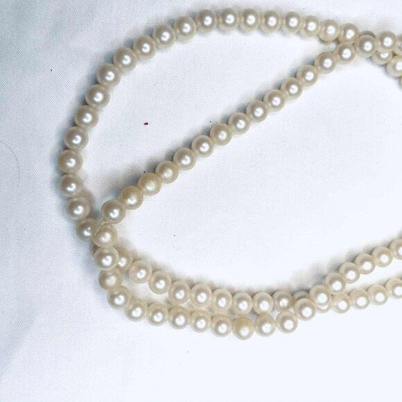 Vintage Faux Pearl Necklace 1970s–1980s, Ivory Gloss Beads, 70 cm, No Clasp - Picture 6 of 9